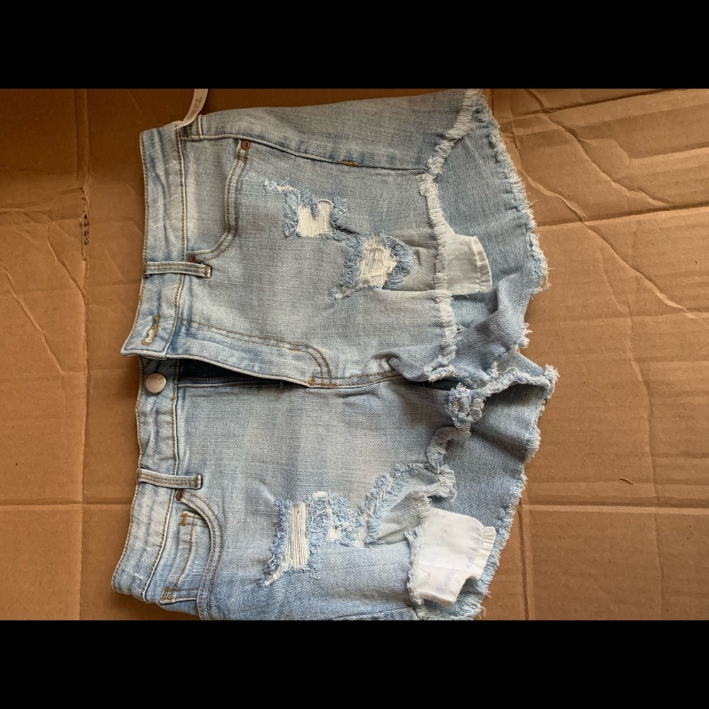 Brand new RSQ distressed lightwash denim shorts.
